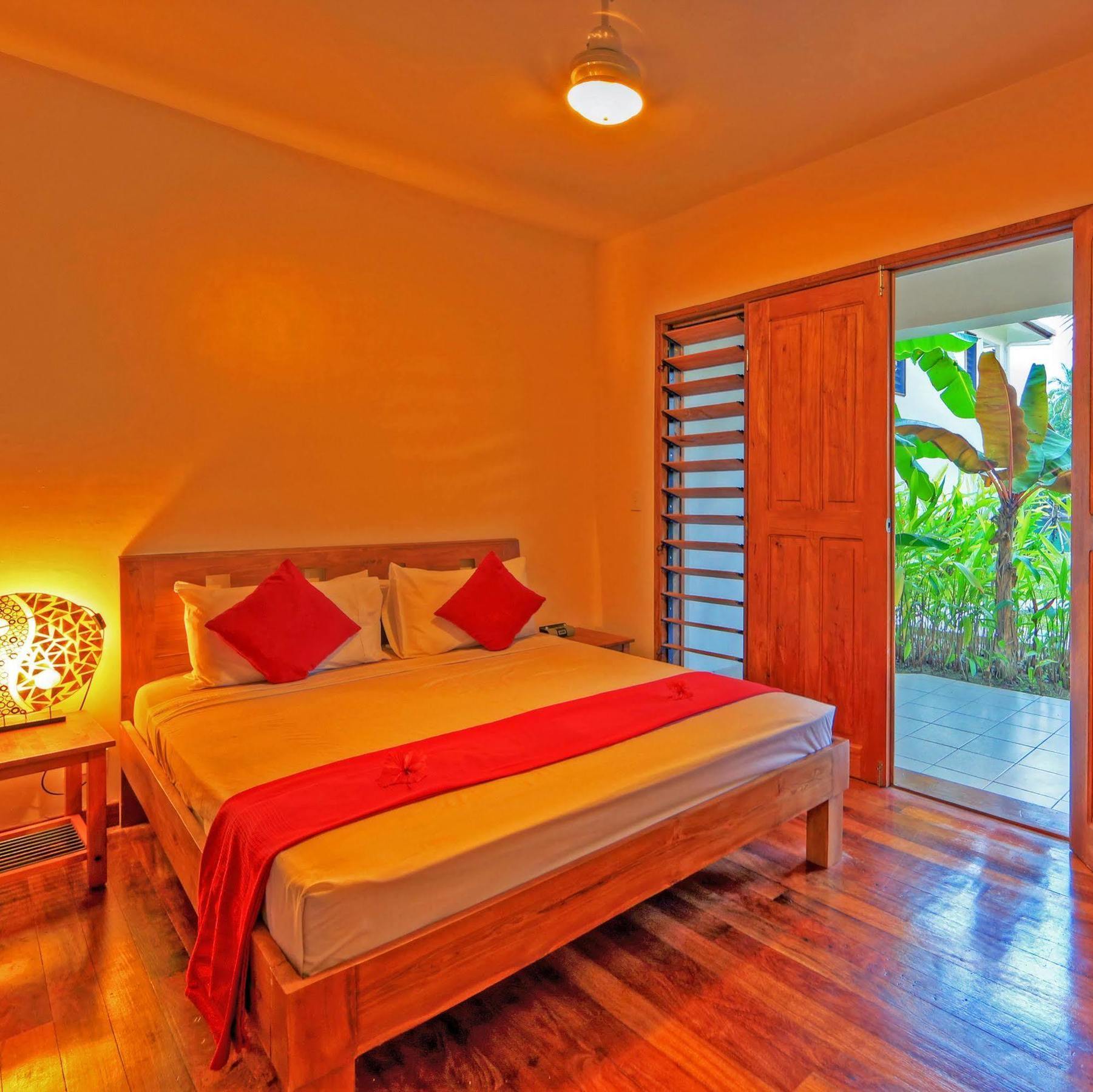 Tropicana Lagoon Apartments Port Vila Exterior photo