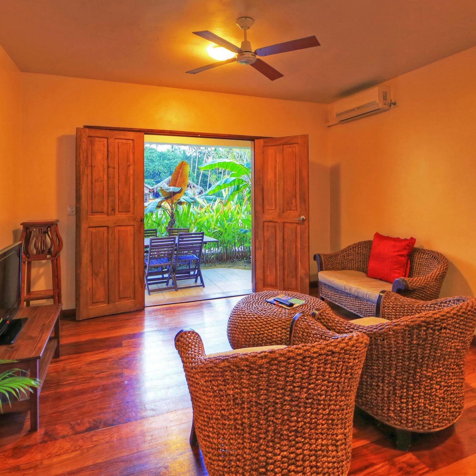 Tropicana Lagoon Apartments Port Vila Exterior photo